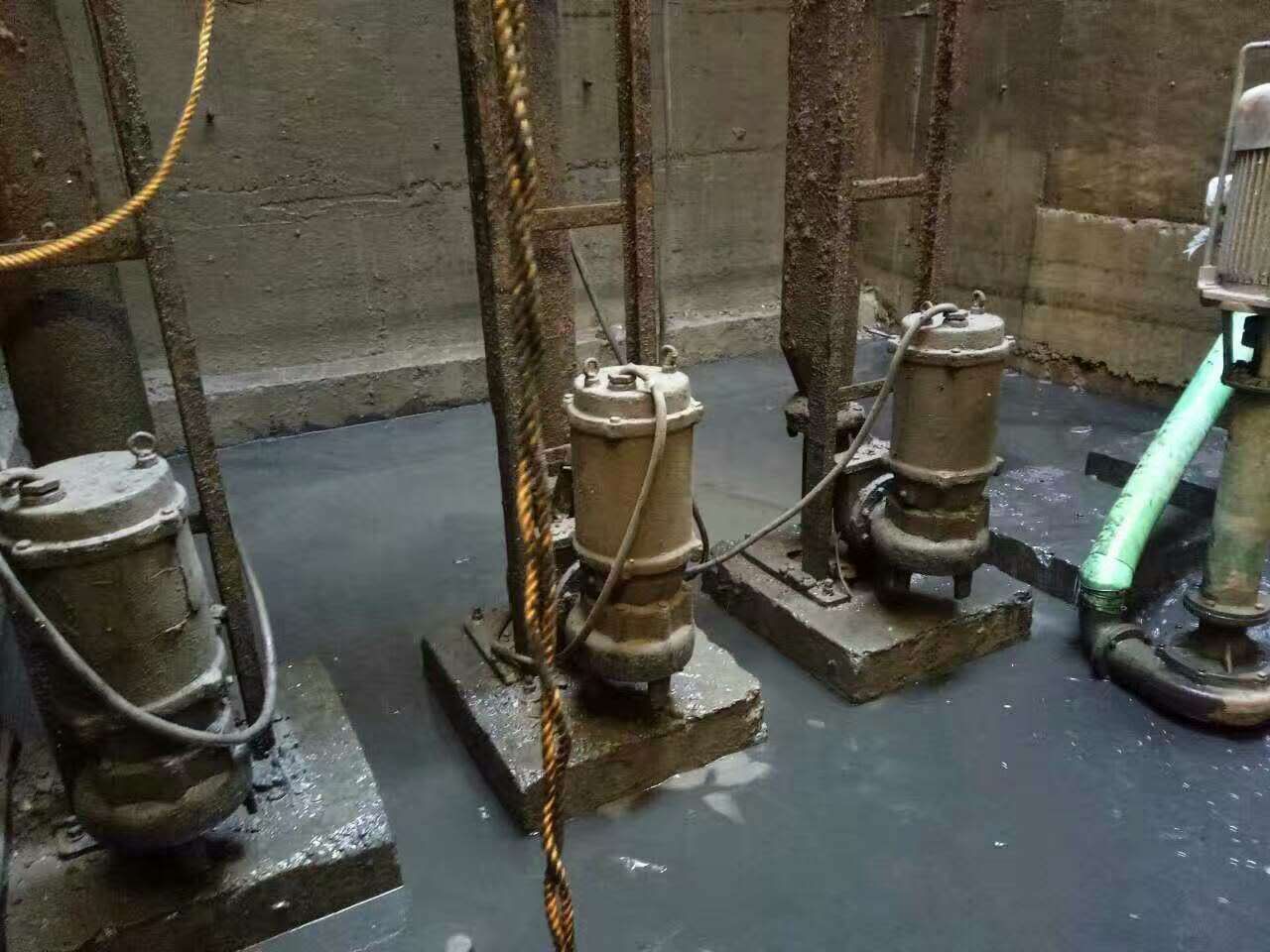 铜梁污水池清理